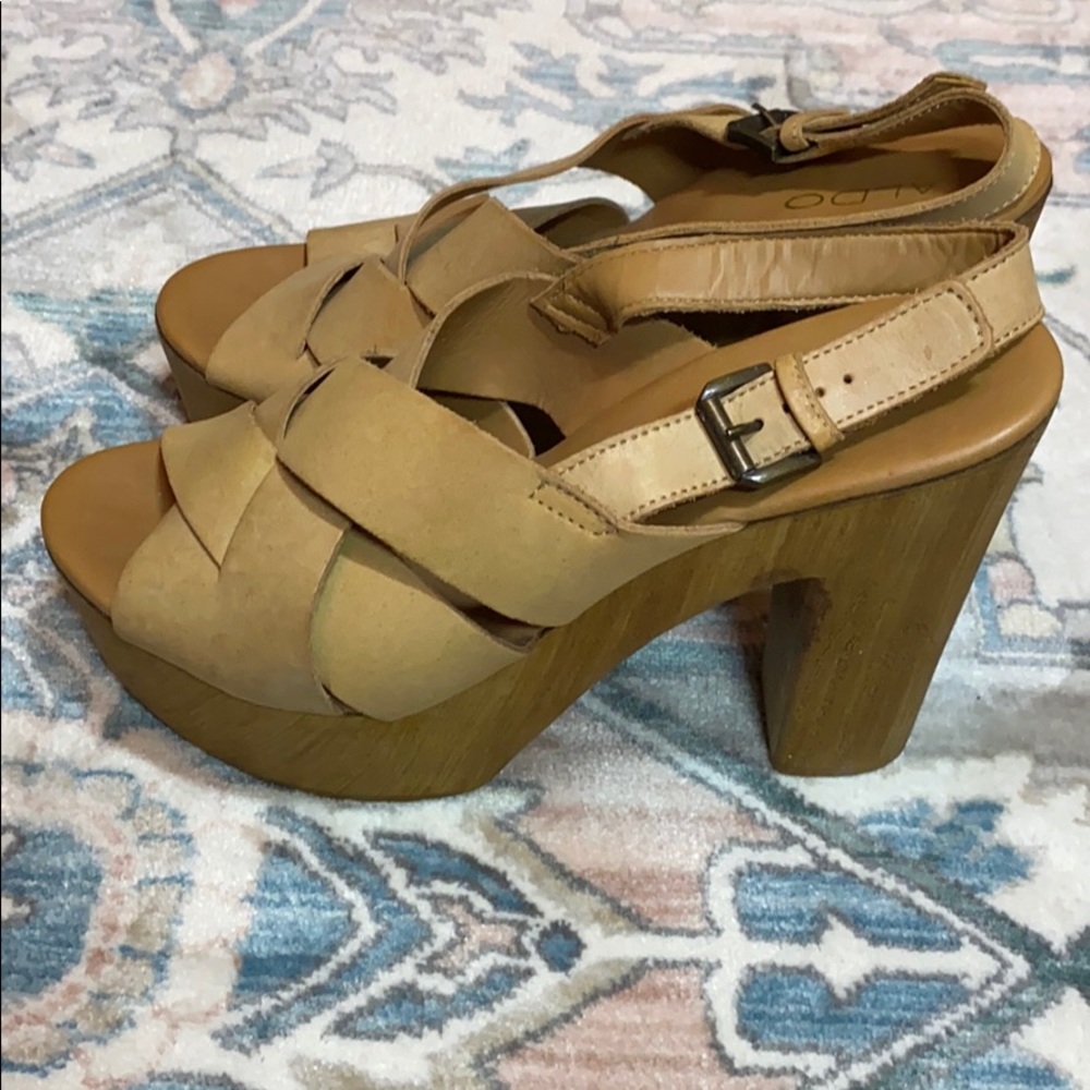 Leather platform sandals